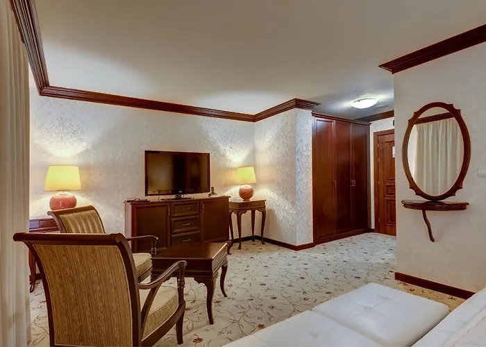 Shiroka Laka Hotel