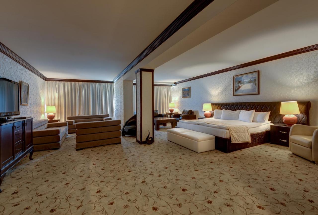 Shiroka Laka Hotel