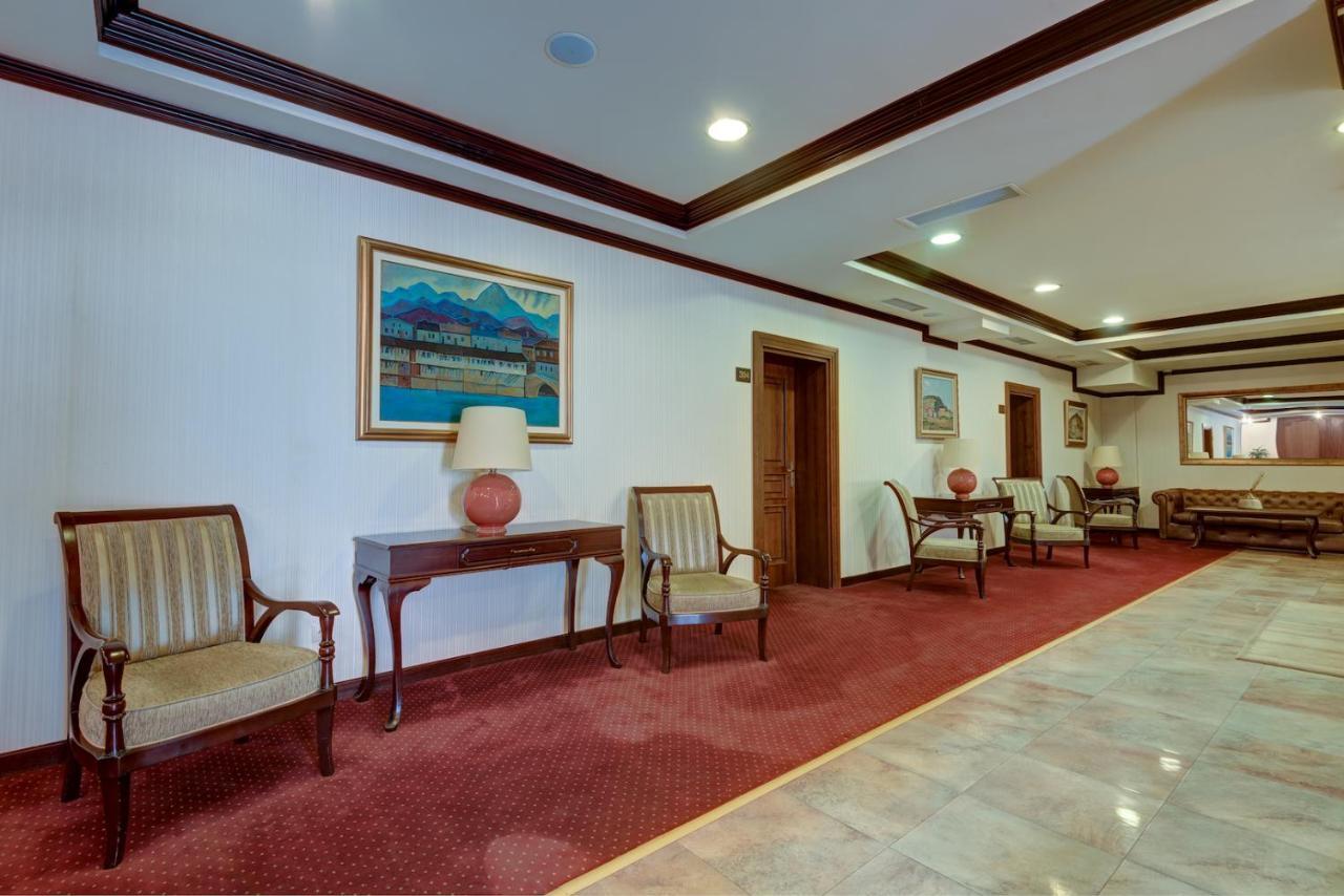 Ξενοδοχείο Shiroka Laka Hotel